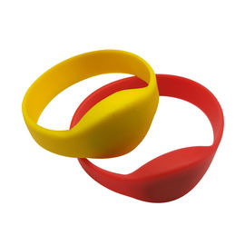 Durable Passive  Desfire EV1 UHF RFID Wristband For Payment Waterpark Hospital